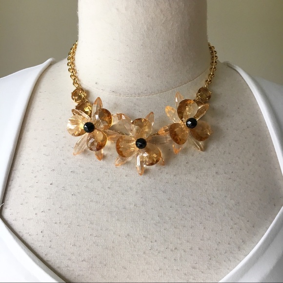 Gold-tone crystal flower neutral collar necklace - Picture 2 of 3